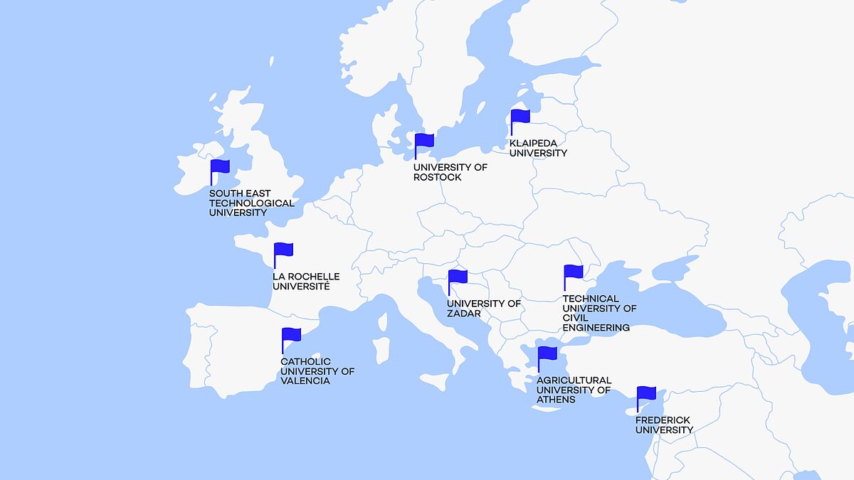 Europakarte mit Flaggen und Namen an den Standorten der Partneruniversitäten