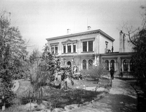 Vorderansicht des damaligen Botanischen Instituts in der Schatz'schen Villa vor dem Umbau, ca. 1884 (Archiv Botanischer Garten).