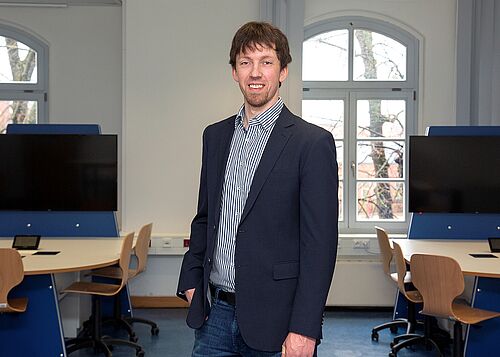 Seit 1. August hat Professor Matthias Söll den Lehrstuhl für Wirtschaftsdidaktik mit dem Schwerpunkt digitales Lehren und Lernen in der beruflichen Bildung an der Universität Rostock inne (Foto: Julia Tetzke/Universität Rostock).