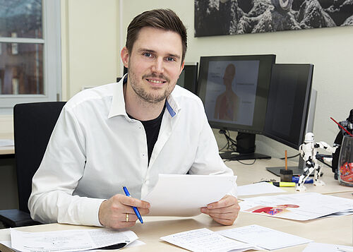 Benjamin Aretz von der Universität Rostock forscht zu Umwelteinflüssen auf die Gesundheit des Menschen. (Foto: Universität Rostock/Julia Tetzke).