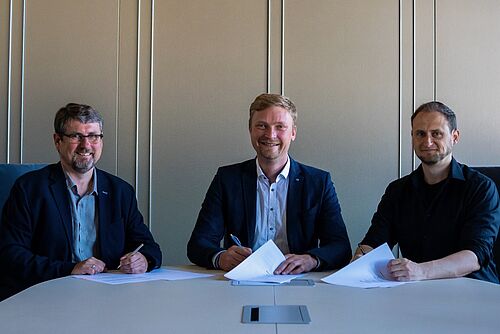 v.l.: Dr. Peter Volle, Dr. Johannes Büker, Dr. Andre Laß (Foto: Lars Worm/Universität Rostock Service GmbH).